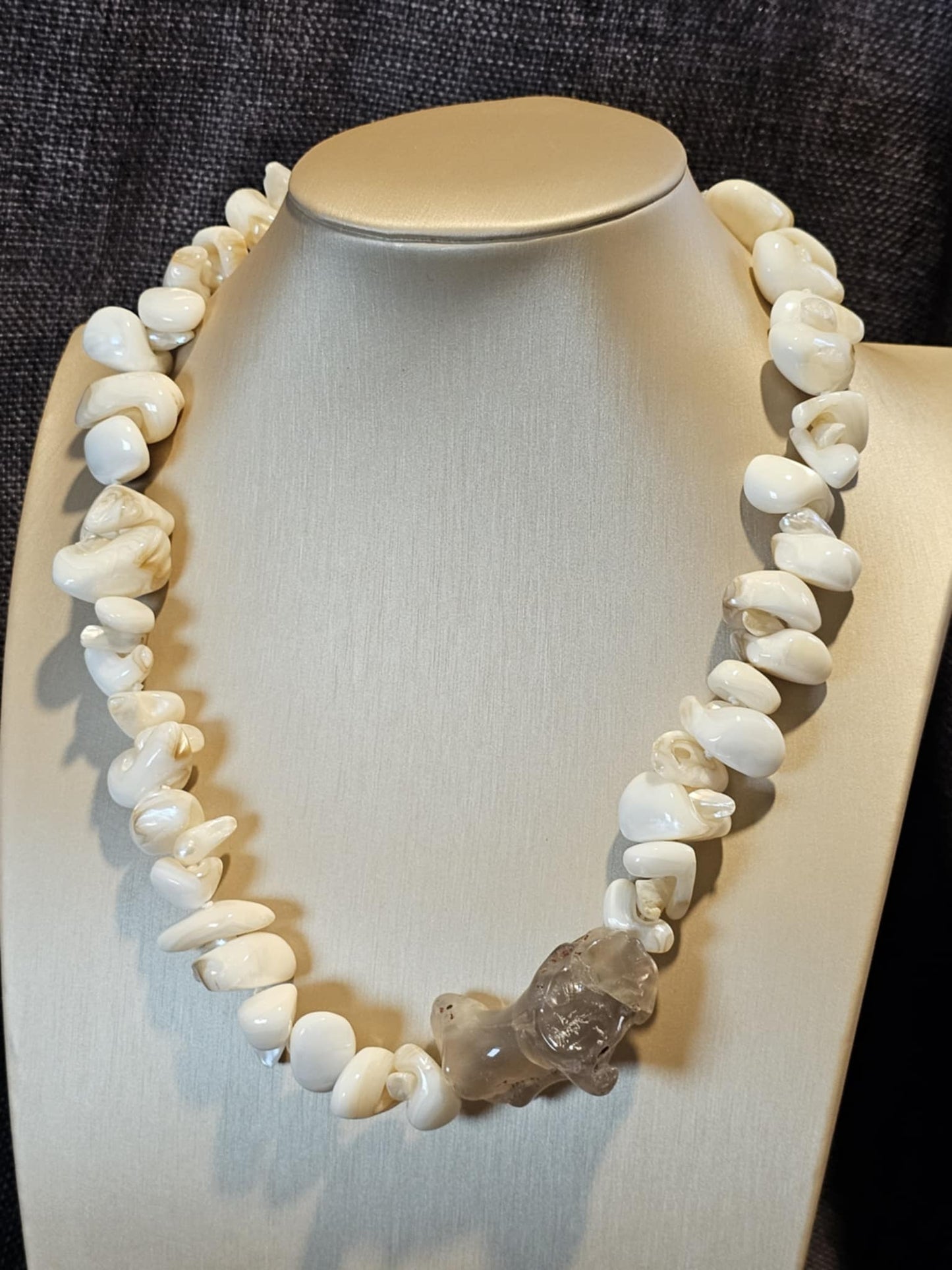 COD: TG0001- Collana – Conchiglia, Perle, Agata Grigia e Acciaio