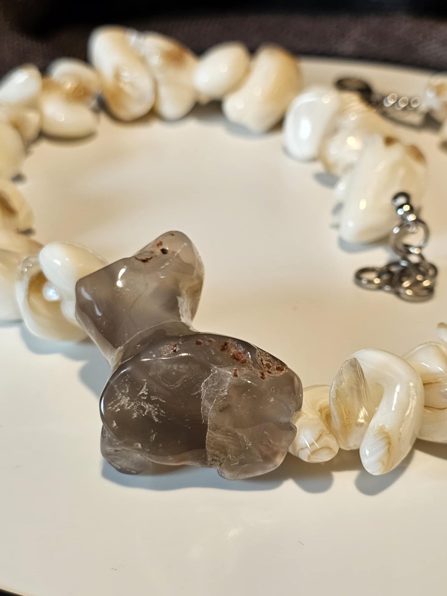 COD: TG0001- Collana – Conchiglia, Perle, Agata Grigia e Acciaio