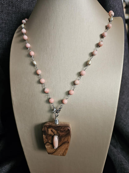 COD:TGP0006 – Collana lunga porta-essenze in legno di ulivo, corallo rosa, perle e argento 925/acciaio