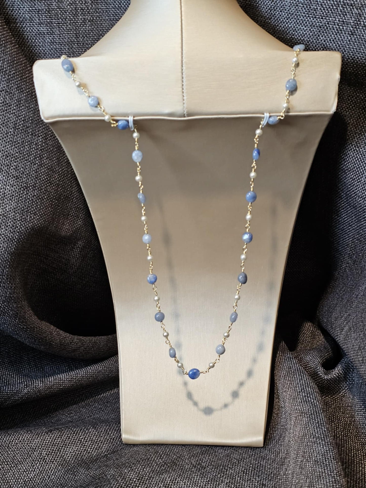 COD:TGP0002 – Collana lunga porta-essenze in legno di ulivo, agate e acciaio/ottone