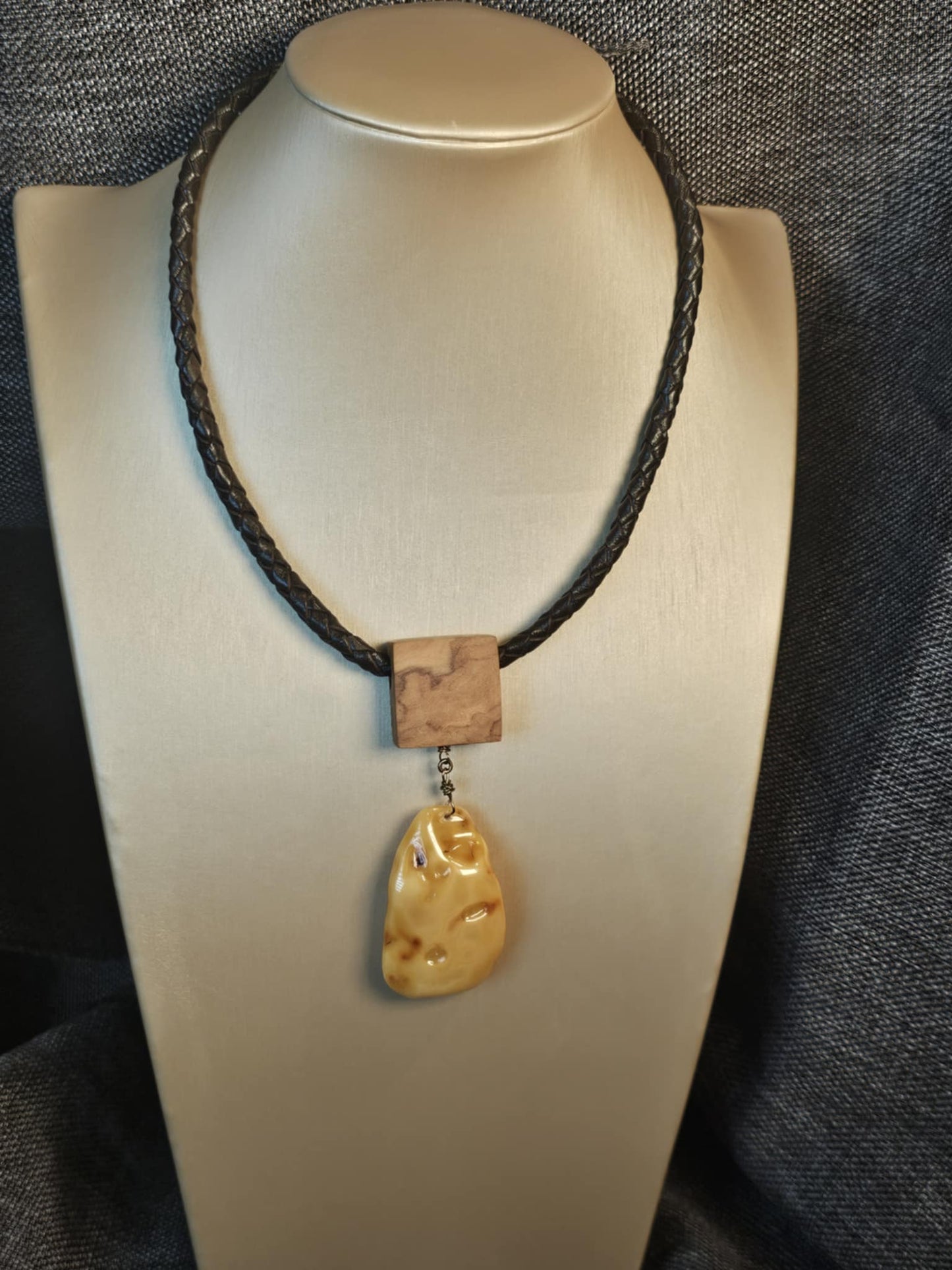 COD: TGU0002- Collana – Legno di Ulivo, Ambra, Cuoio e Argento 925