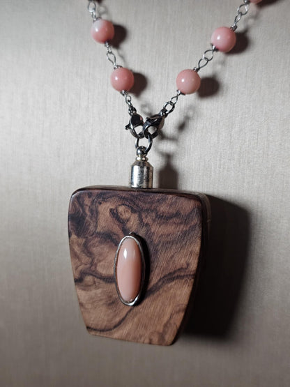 COD:TGP0006 – Collana lunga porta-essenze in legno di ulivo, corallo rosa, perle e argento 925/acciaio