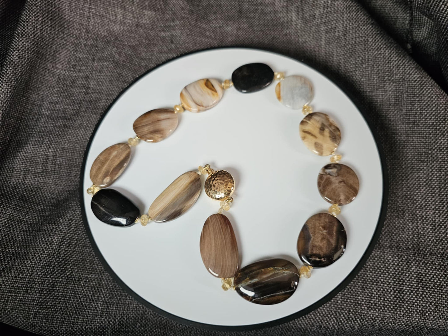 COD:TG0011 – Collana in legno fossile agatizzato, quarzo citrino e argento 925 dorato