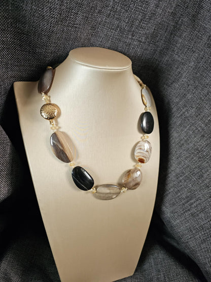 COD:TG0011 – Collana in legno fossile agatizzato, quarzo citrino e argento 925 dorato