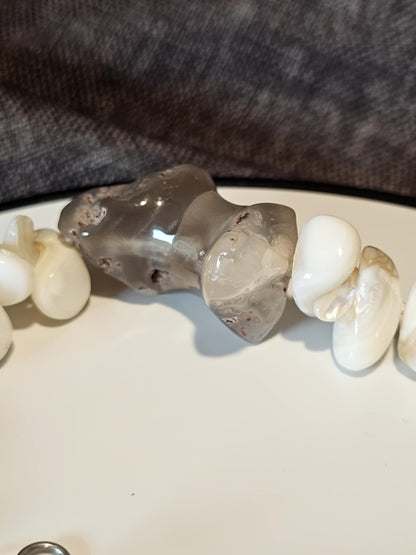 COD: TG0001- Collana – Conchiglia, Perle, Agata Grigia e Acciaio