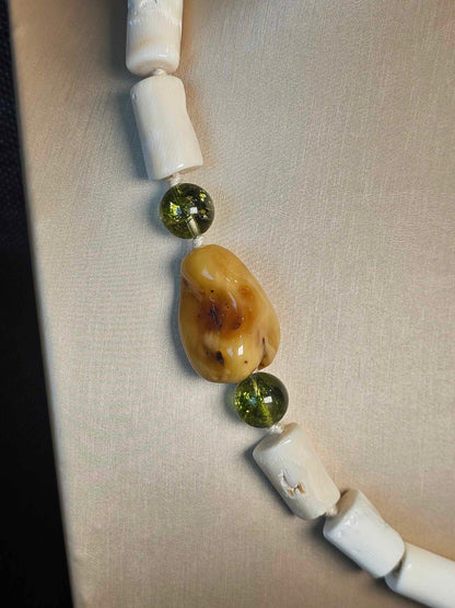 COD: TG0004- Collana – Ambra, Quarzi Verdi, Osso e Acciaio Dorato