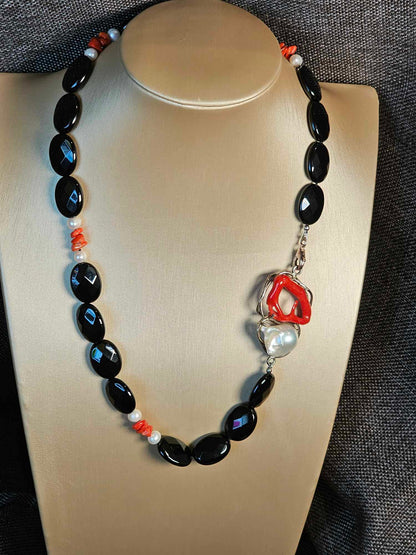 COD: TG0006- Collana – Agata nera, Corallo del Mediterraneo, Perla e Argento 925