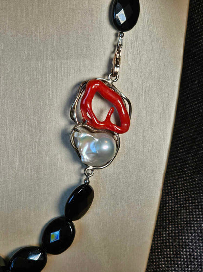 COD: TG0006- Collana – Agata nera, Corallo del Mediterraneo, Perla e Argento 925