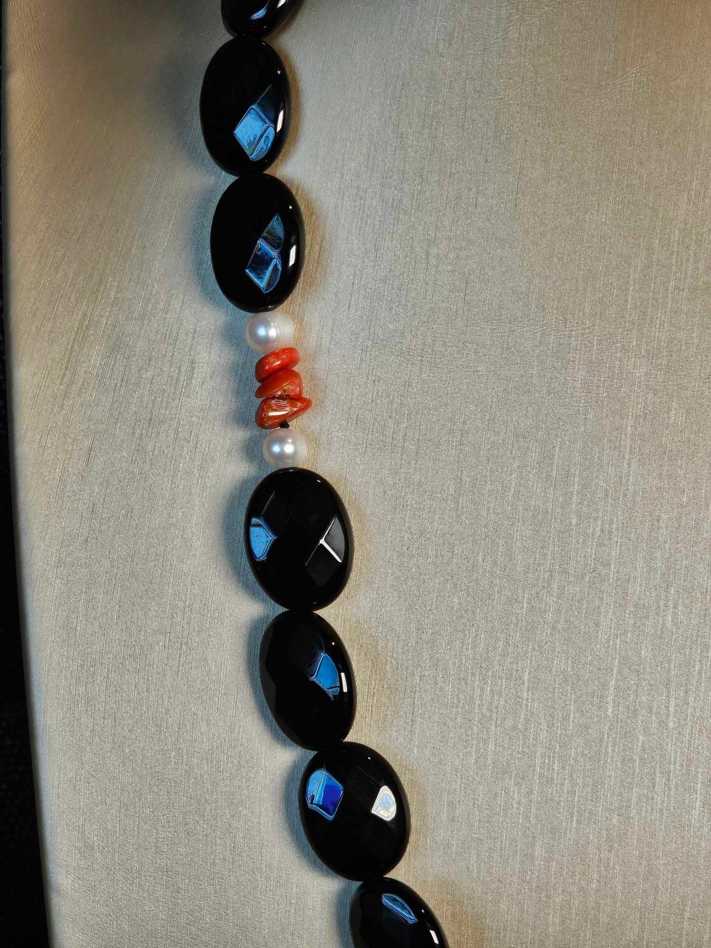 COD: TG0006- Collana – Agata nera, Corallo del Mediterraneo, Perla e Argento 925