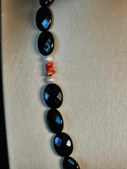 COD: TG0006- Collana – Agata nera, Corallo del Mediterraneo, Perla e Argento 925
