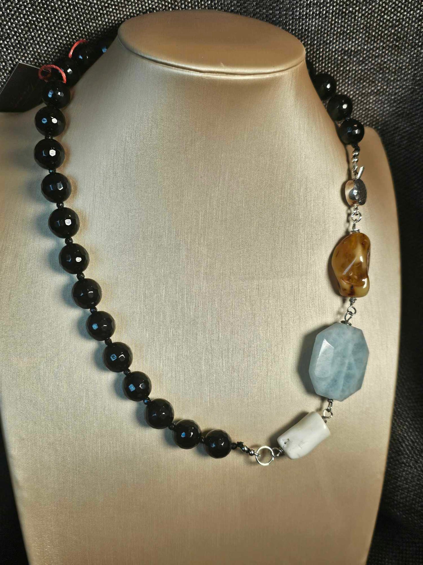 COD: TG0008- Collana – Agata nera, Acquamarina, Ambra, Osso e Argento 925