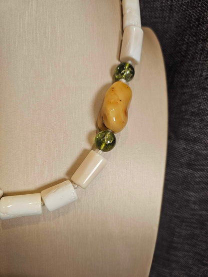 COD: TG0004- Collana – Ambra, Quarzi Verdi, Osso e Acciaio Dorato