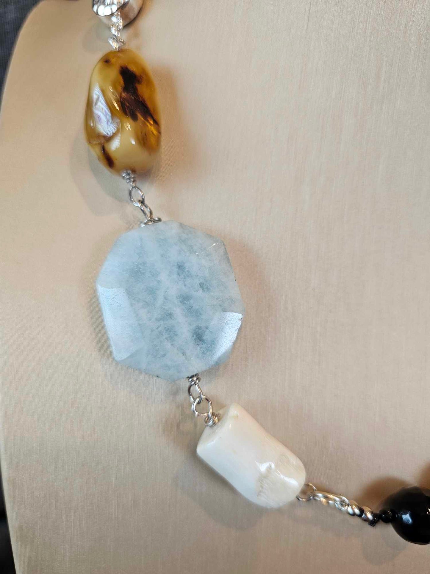 COD: TG0008- Collana – Agata nera, Acquamarina, Ambra, Osso e Argento 925