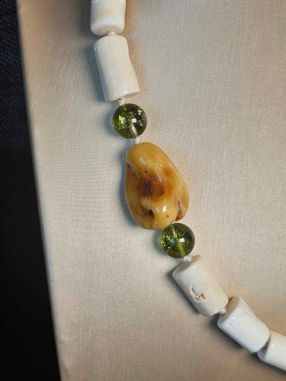 COD: TG0004- Collana – Ambra, Quarzi Verdi, Osso e Acciaio Dorato