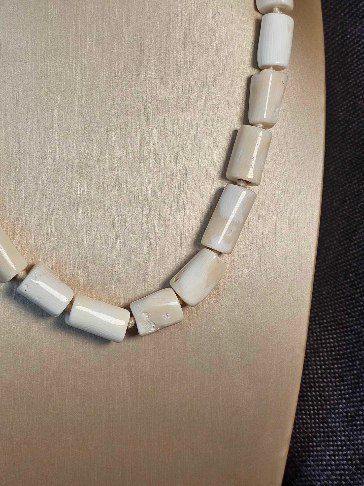 COD: TG0004- Collana – Ambra, Quarzi Verdi, Osso e Acciaio Dorato