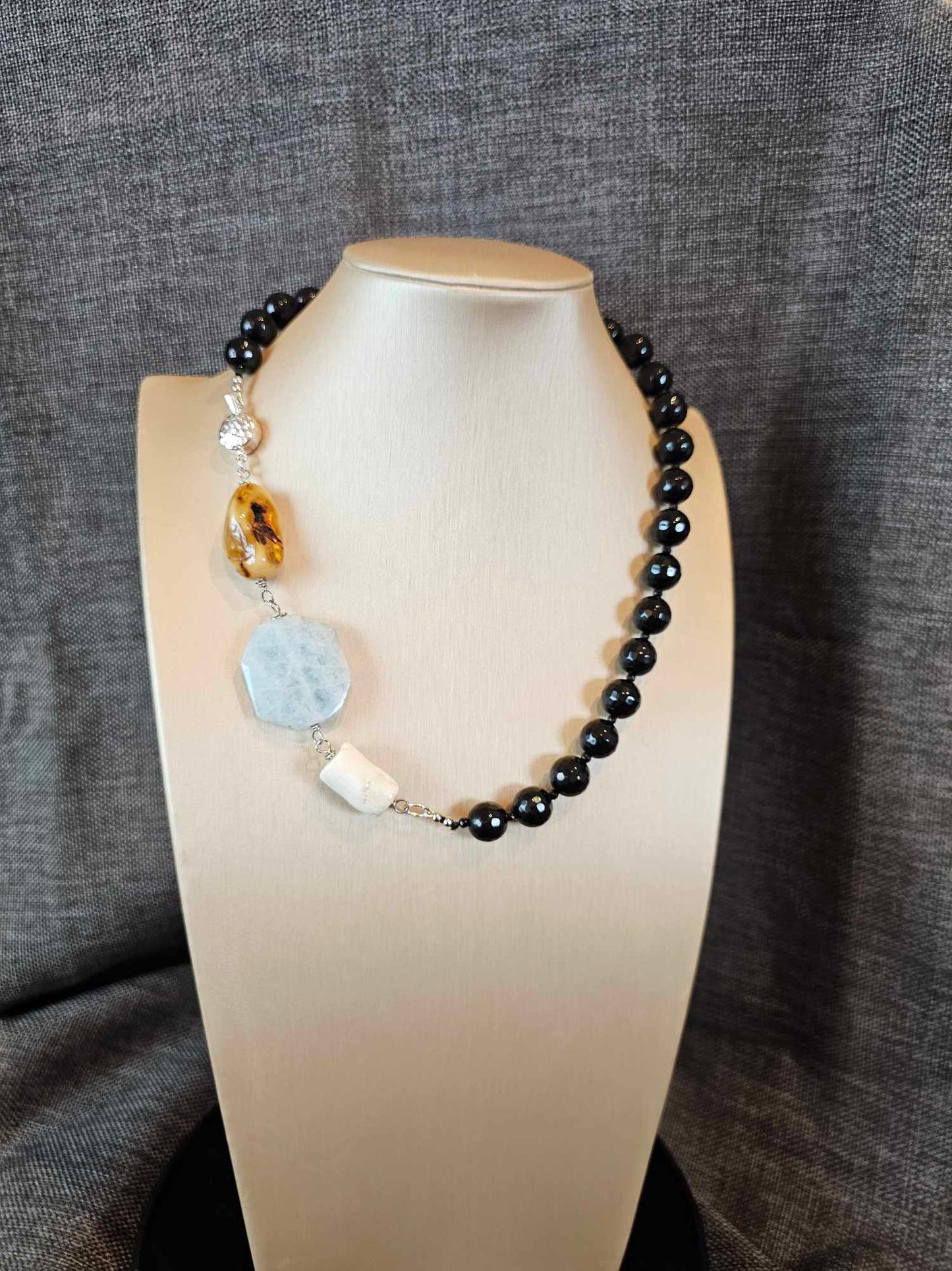 COD: TG0008- Collana – Agata nera, Acquamarina, Ambra, Osso e Argento 925
