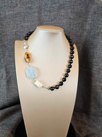 COD: TG0008- Collana – Agata nera, Acquamarina, Ambra, Osso e Argento 925