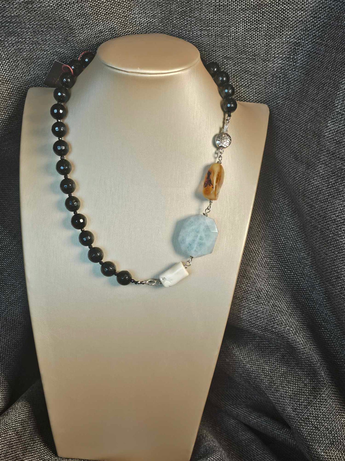 COD: TG0008- Collana – Agata nera, Acquamarina, Ambra, Osso e Argento 925