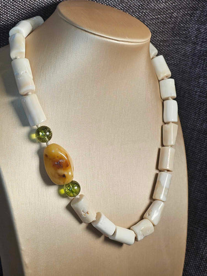COD: TG0004- Collana – Ambra, Quarzi Verdi, Osso e Acciaio Dorato