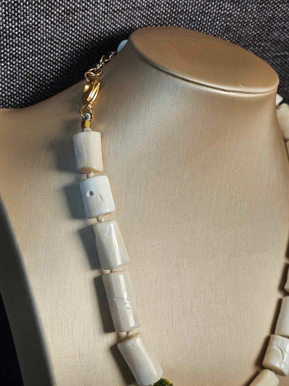 COD: TG0004- Collana – Ambra, Quarzi Verdi, Osso e Acciaio Dorato