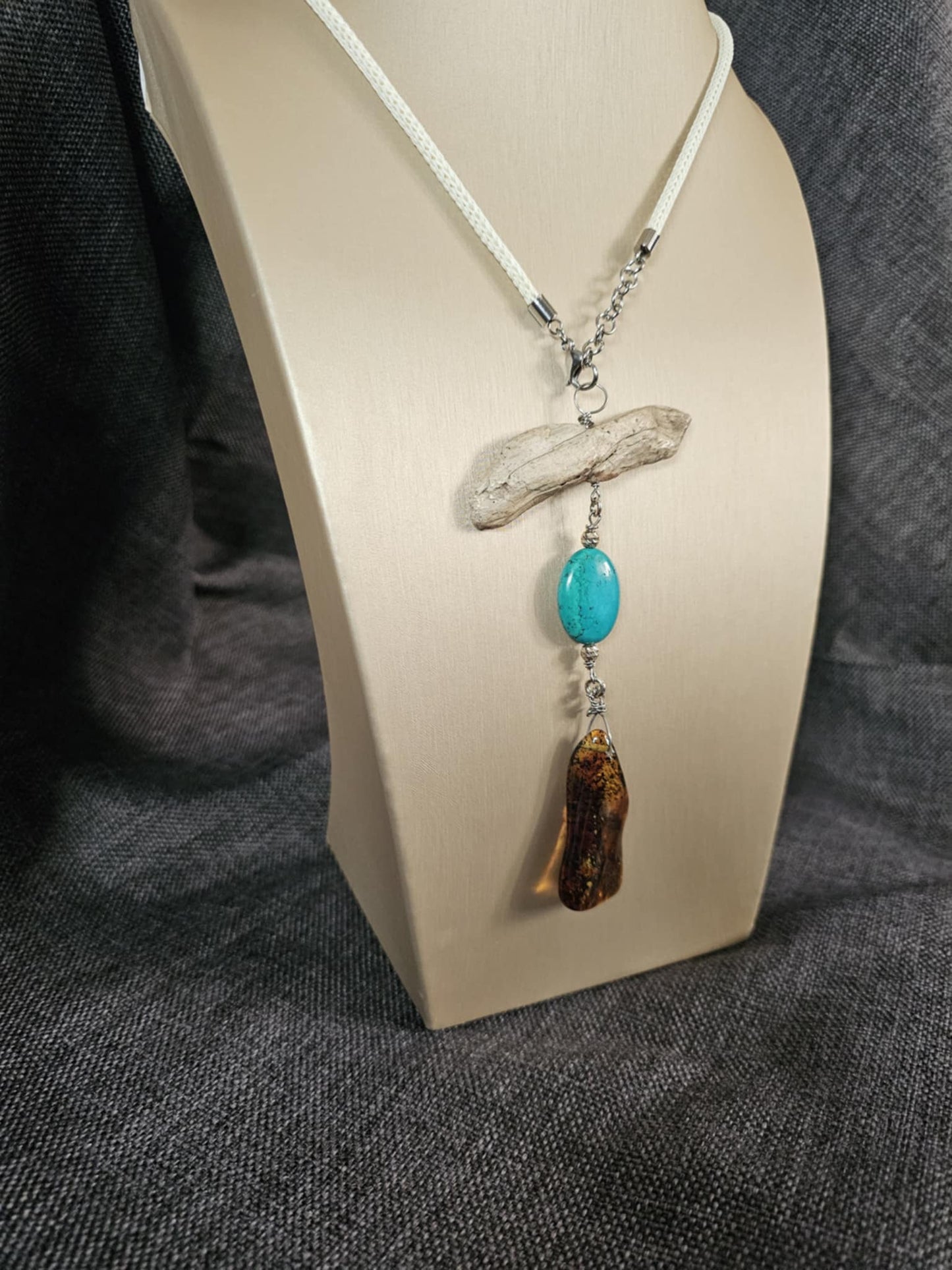 COD:TG0010 – Collana in ambra, turchese, legno di mare e argento 925