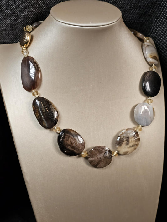 COD:TG0011 – Collana in legno fossile agatizzato, quarzo citrino e argento 925 dorato