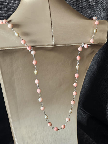 COD:TGP0006 – Collana lunga porta-essenze in legno di ulivo, corallo rosa, perle e argento 925/acciaio