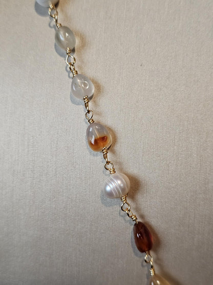 COD:TGP0001 – Collana lunga porta-essenze in agata, perle, pietra paesina e acciaio/ottone