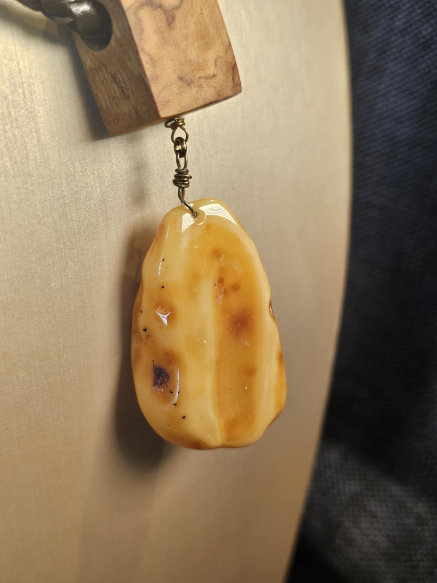 COD: TGU0002- Collana – Legno di Ulivo, Ambra, Cuoio e Argento 925