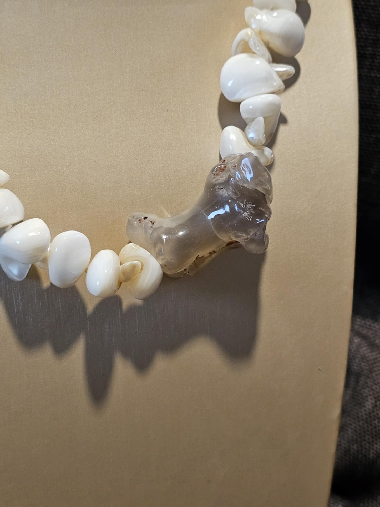 COD: TG0001- Collana – Conchiglia, Perle, Agata Grigia e Acciaio