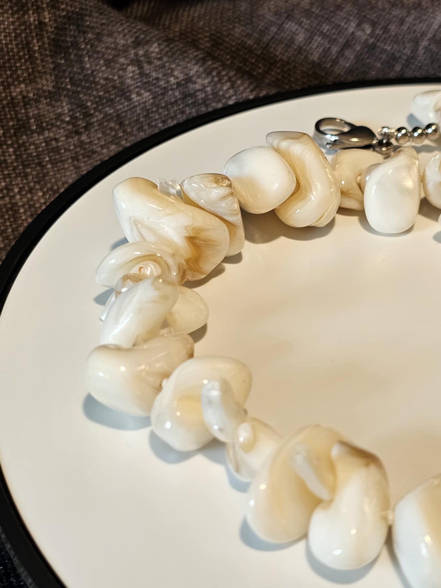 COD: TG0001- Collana – Conchiglia, Perle, Agata Grigia e Acciaio