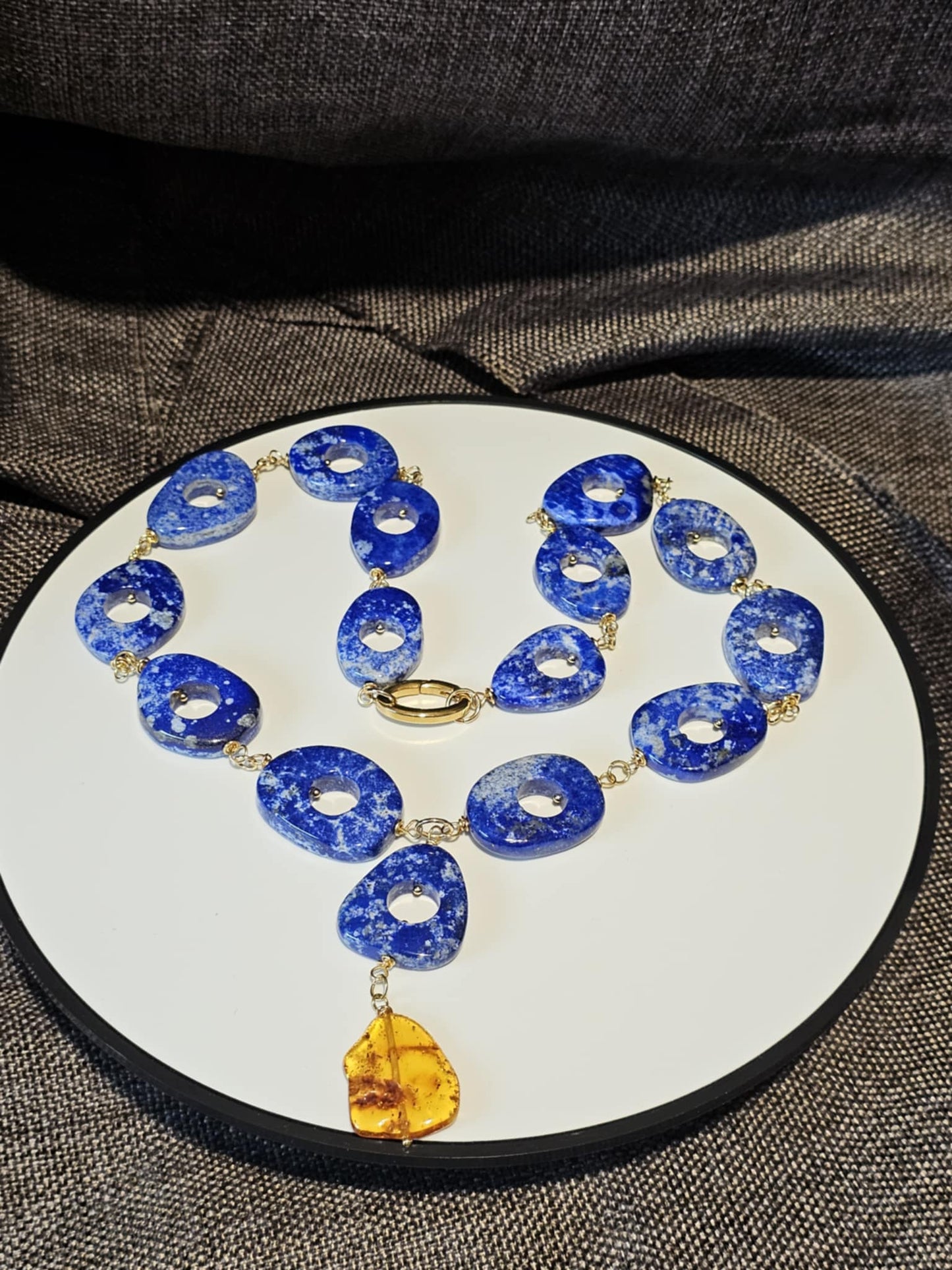 COD: TG0003- Collana – Lapislazzuli, Ambra e Acciaio Dorato