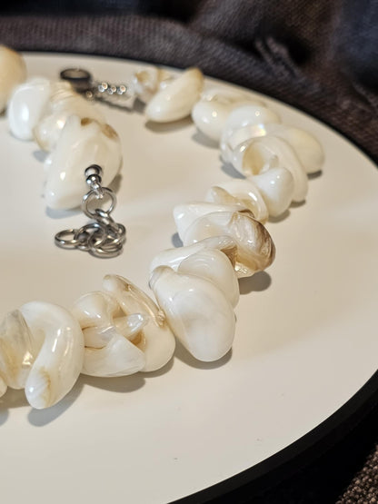 COD: TG0001- Collana – Conchiglia, Perle, Agata Grigia e Acciaio