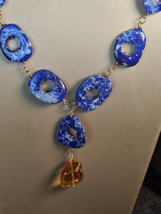 COD: TG0003- Collana – Lapislazzuli, Ambra e Acciaio Dorato