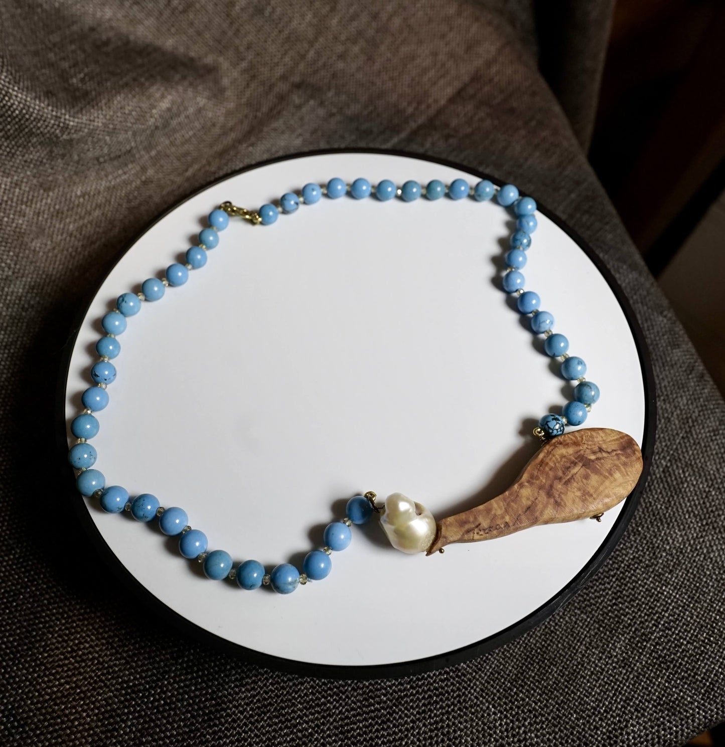 COD:TGU0005 – Collana- Turchese, perla, legno d’ulivo, argento 925
