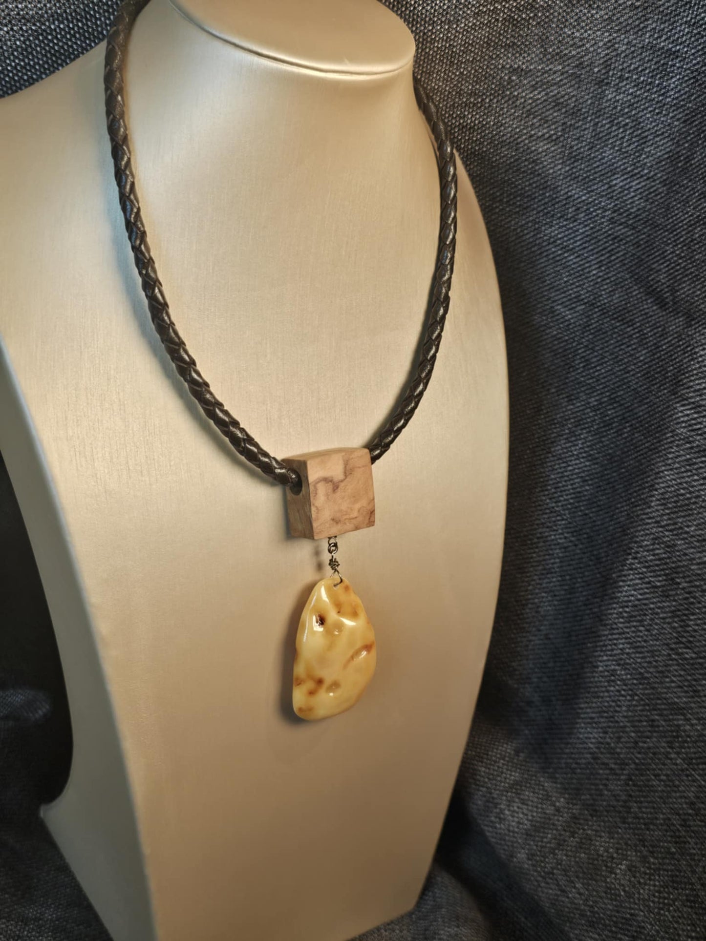 COD: TGU0002- Collana – Legno di Ulivo, Ambra, Cuoio e Argento 925