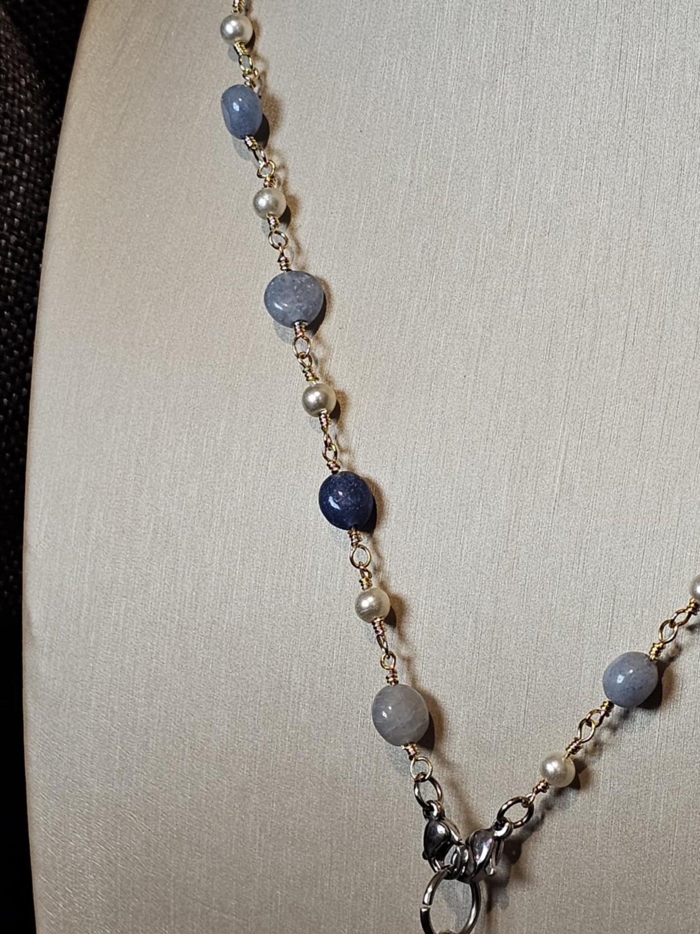 COD:TGP0002 – Collana lunga porta-essenze in legno di ulivo, agate e acciaio/ottone