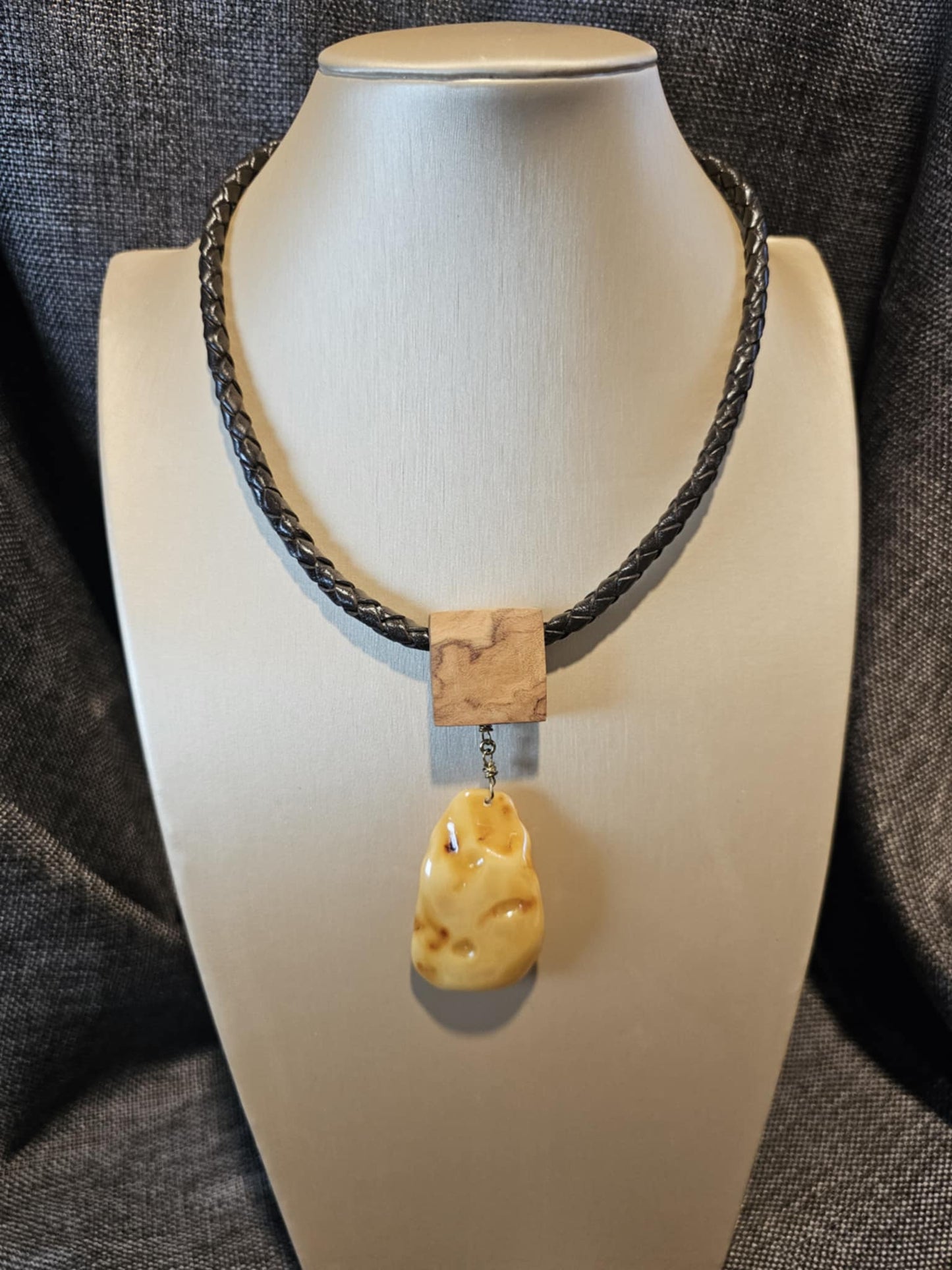 COD: TGU0002- Collana – Legno di Ulivo, Ambra, Cuoio e Argento 925