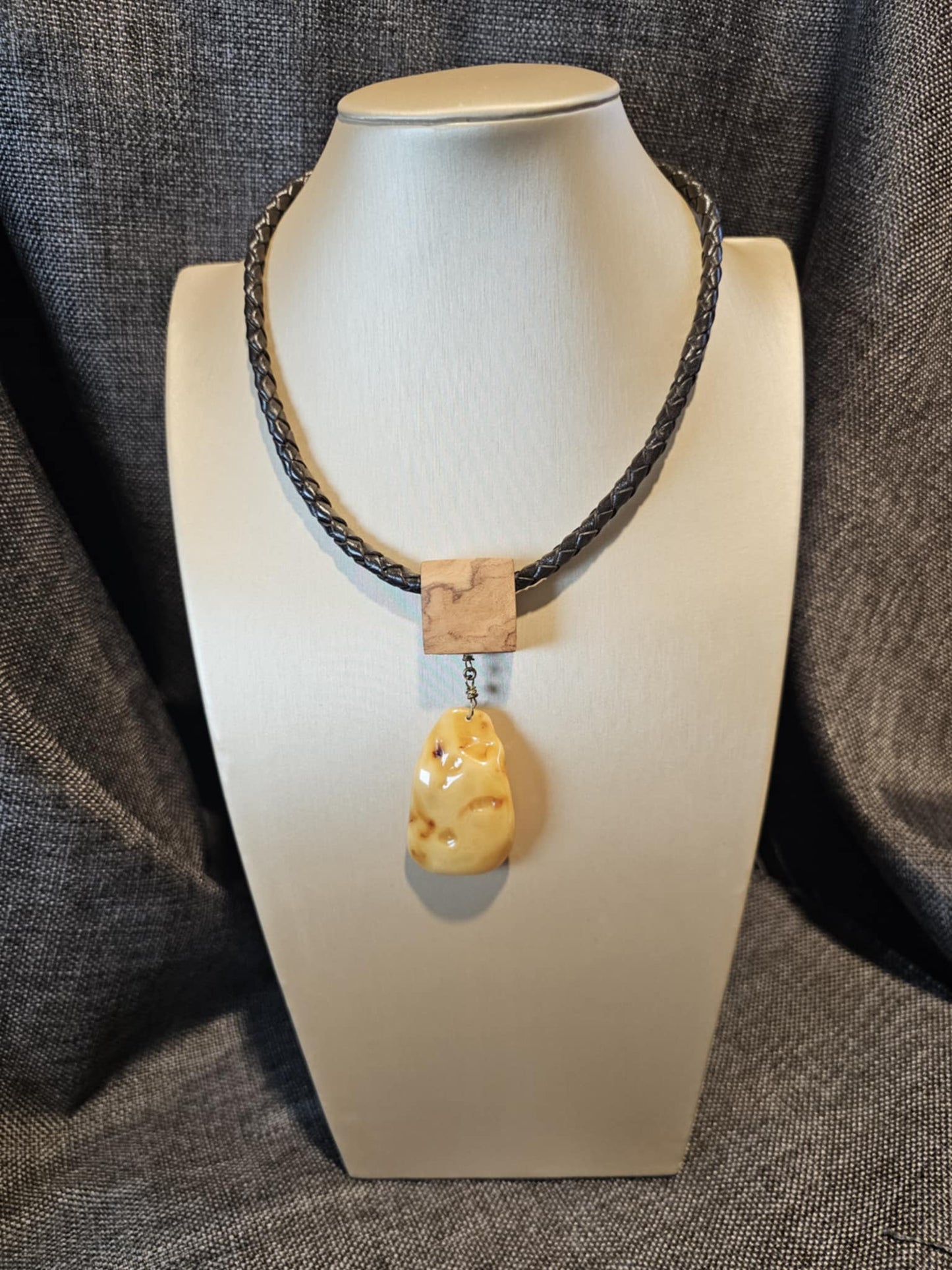 COD: TGU0002- Collana – Legno di Ulivo, Ambra, Cuoio e Argento 925