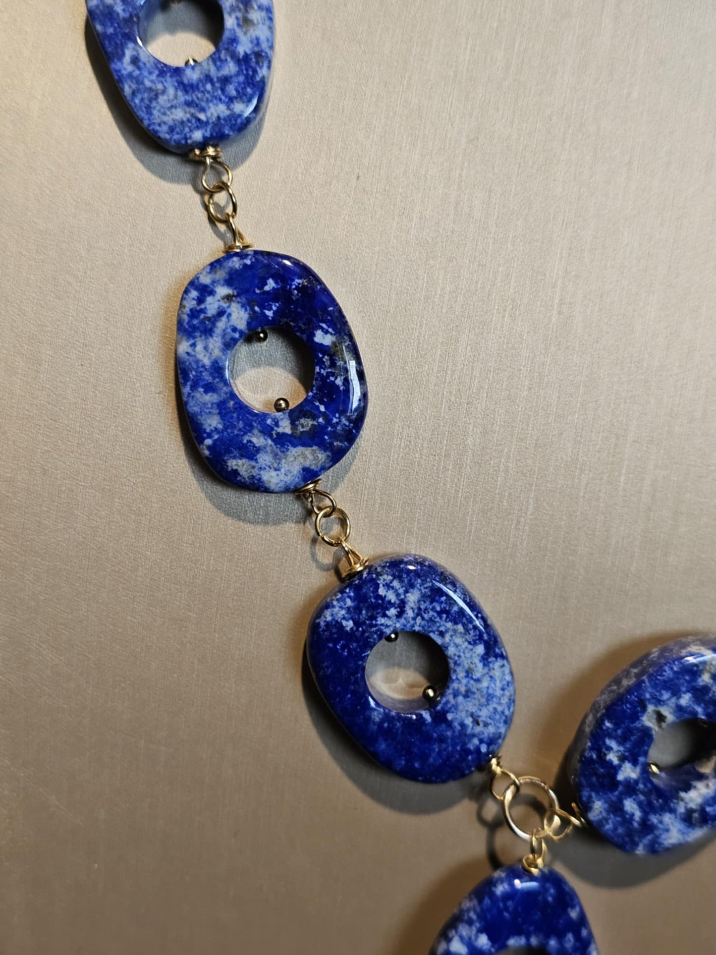 COD: TG0003- Collana – Lapislazzuli, Ambra e Acciaio Dorato