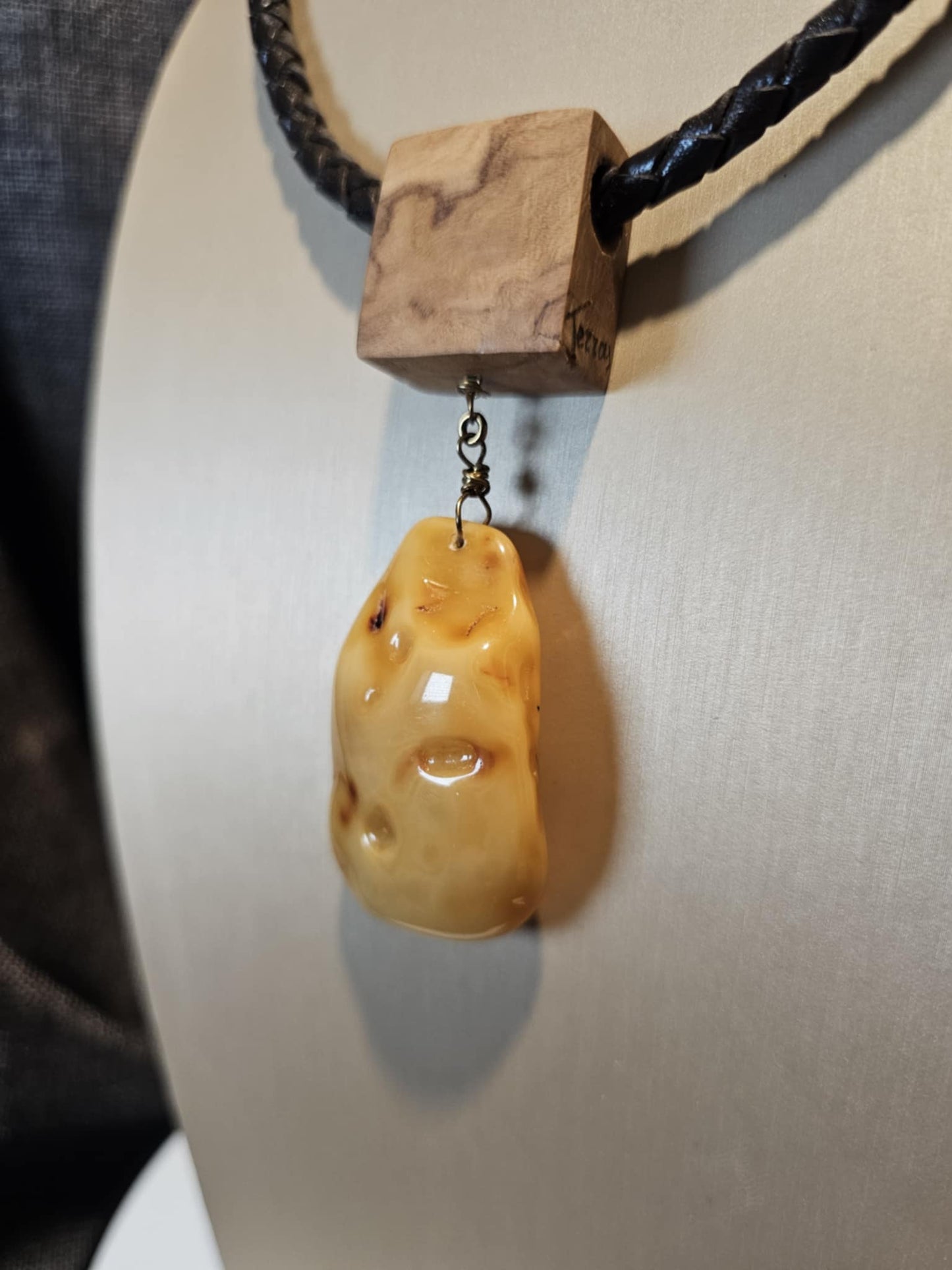 COD: TGU0002- Collana – Legno di Ulivo, Ambra, Cuoio e Argento 925