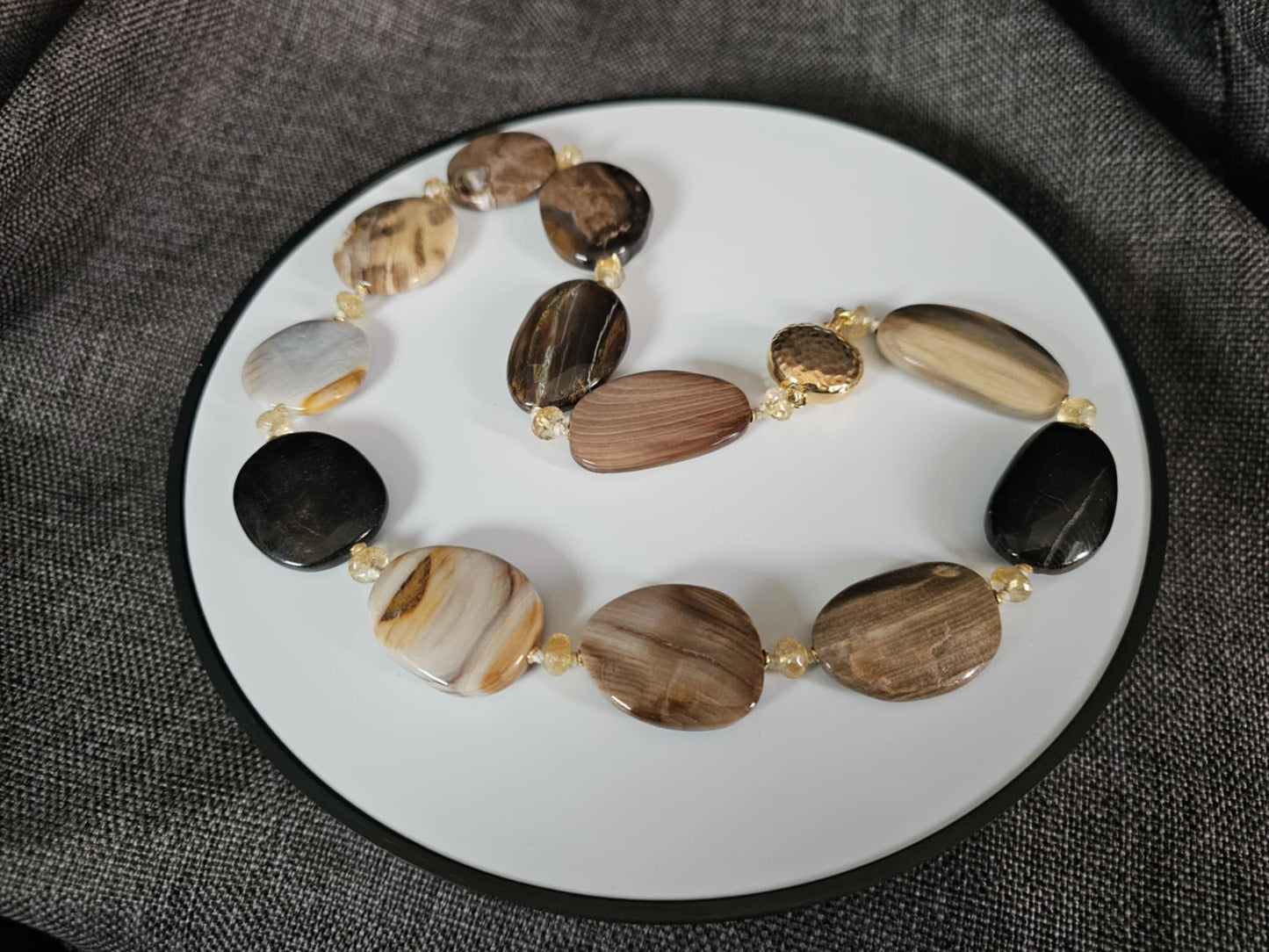 COD:TG0011 – Collana in legno fossile agatizzato, quarzo citrino e argento 925 dorato