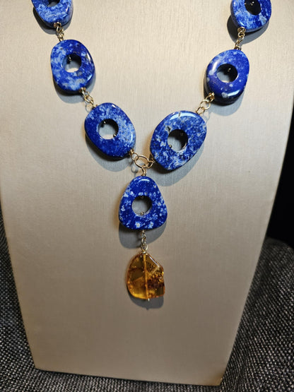 COD: TG0003- Collana – Lapislazzuli, Ambra e Acciaio Dorato