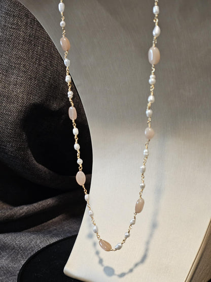 COD:TGP0003 – Collana lunga porta-essenze in quarzo fumé, pietra del sole, perle e ottone