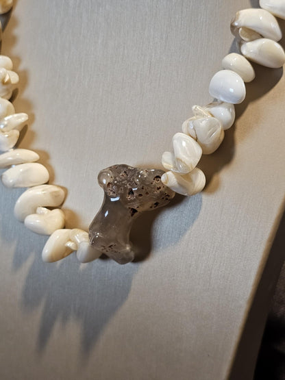 COD: TG0001- Collana – Conchiglia, Perle, Agata Grigia e Acciaio