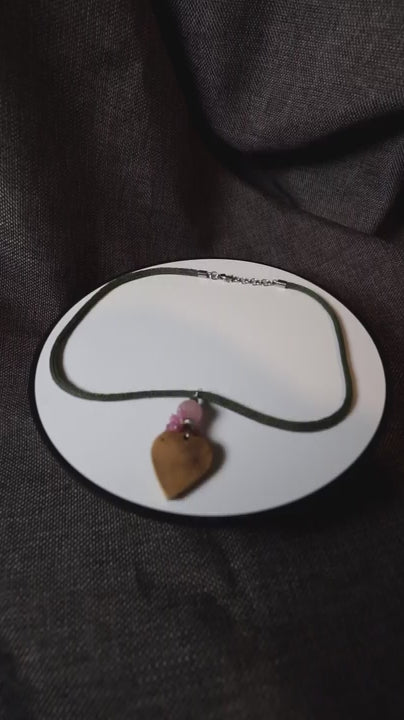 COD:TGU0006 – Collana- Legno d’ulivo, quarzo rosa, quarzi, argento 925, cordone in carta e acciaio