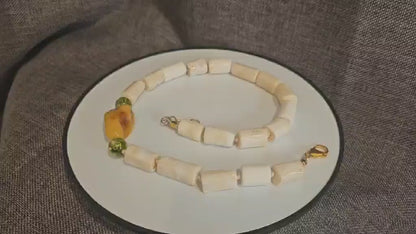 COD: TG0004- Collana – Ambra, Quarzi Verdi, Osso e Acciaio Dorato