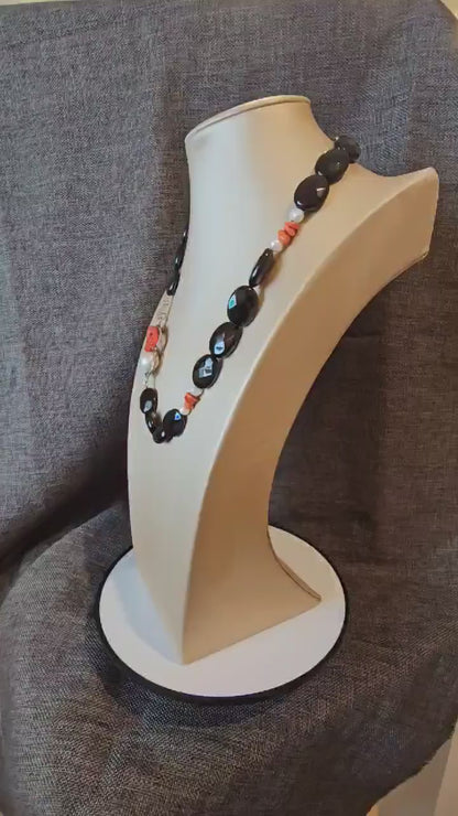 COD: TG0006- Collana – Agata nera, Corallo del Mediterraneo, Perla e Argento 925