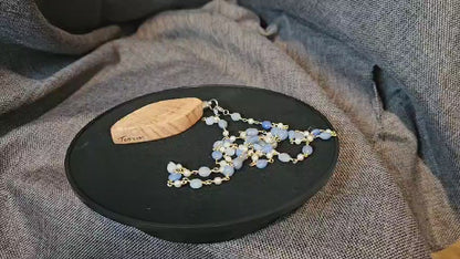 COD:TGP0002 – Collana lunga porta-essenze in legno di ulivo, agate e acciaio/ottone