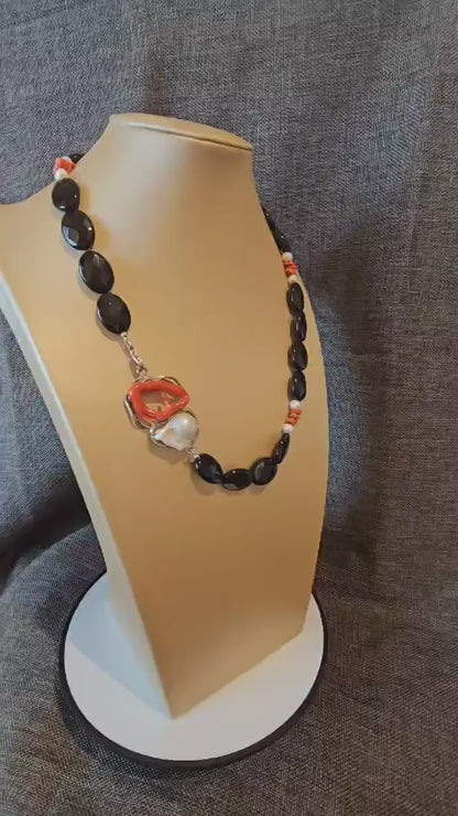 COD: TG0006- Collana – Agata nera, Corallo del Mediterraneo, Perla e Argento 925